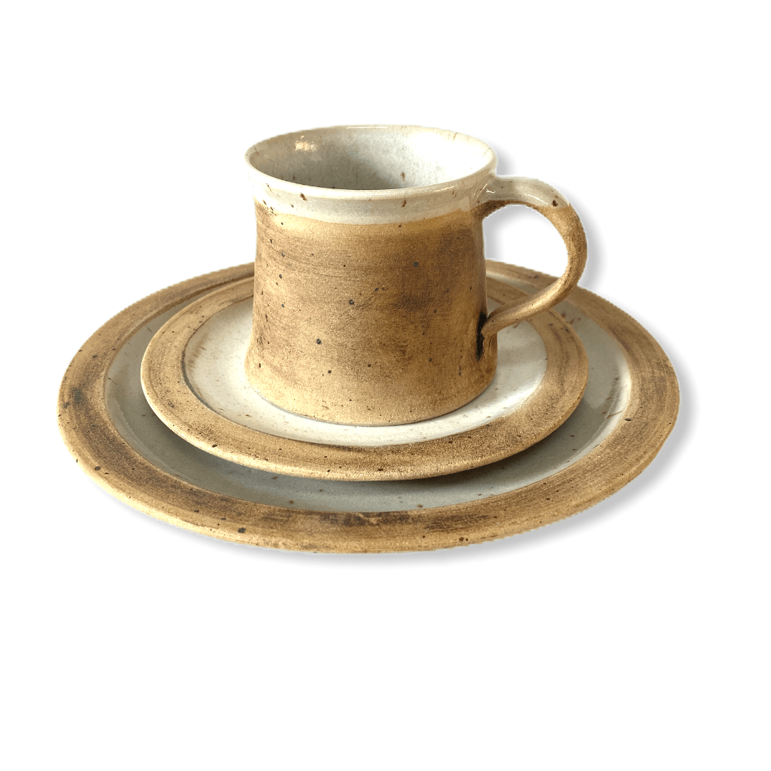 Gedeckset Keramik erdfarben