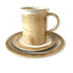 Gedeckset Keramik erdfarben