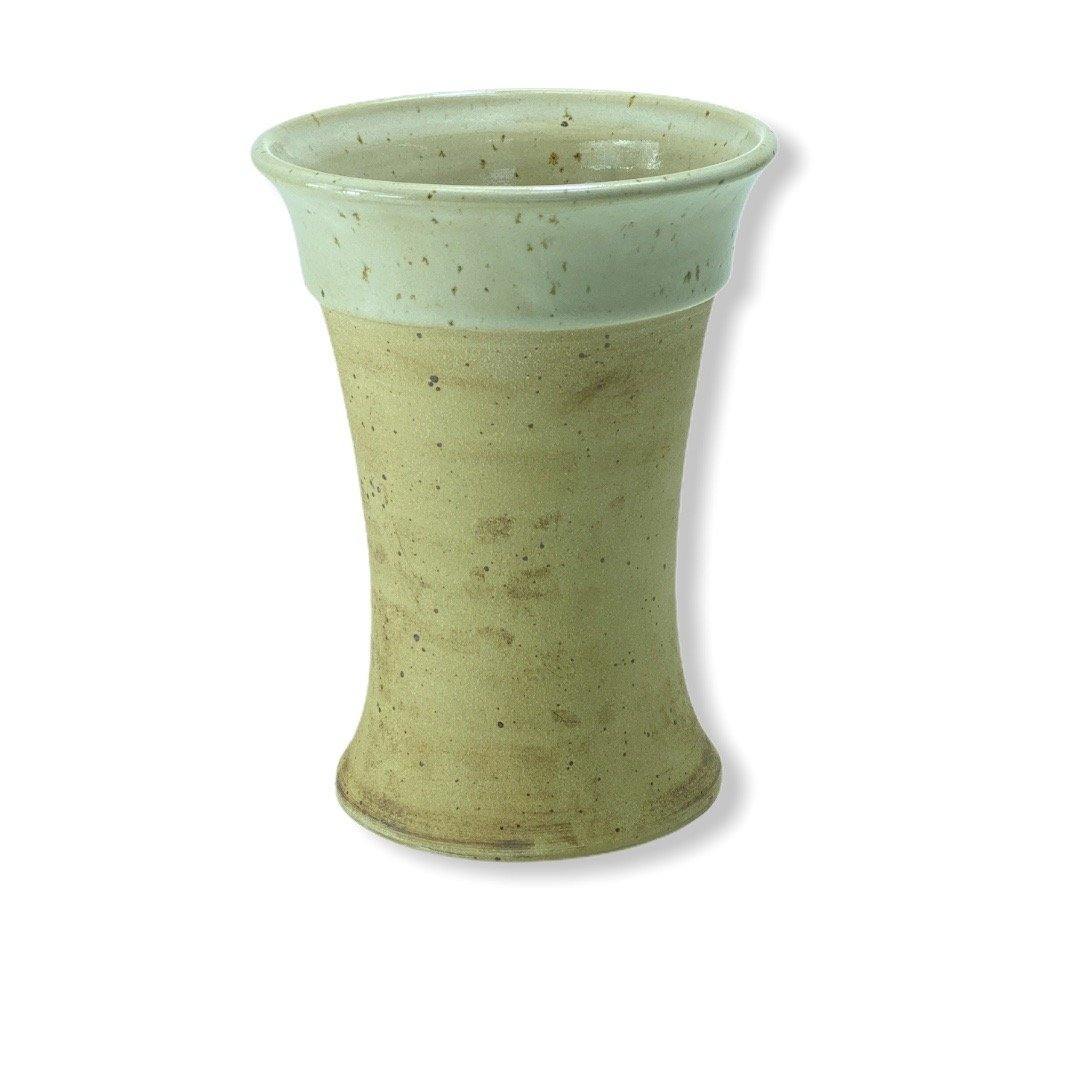 Keramik-Blumenvase in V-Form – Alte Schmiede